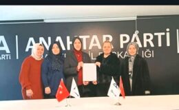 ANAHTAR PARTİYE GEÇTİ KADINLAR KOLU BAŞKANI OLDU‎‎